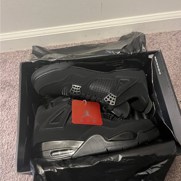 This Jordan 4 is composed of a black nubuck suede upper, black, mesh, netting - Picture 9 of 10